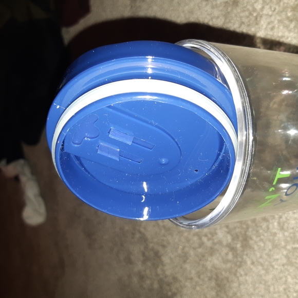 Party Cup with Lid!๐๐น๐ท - Picture 3 of 3